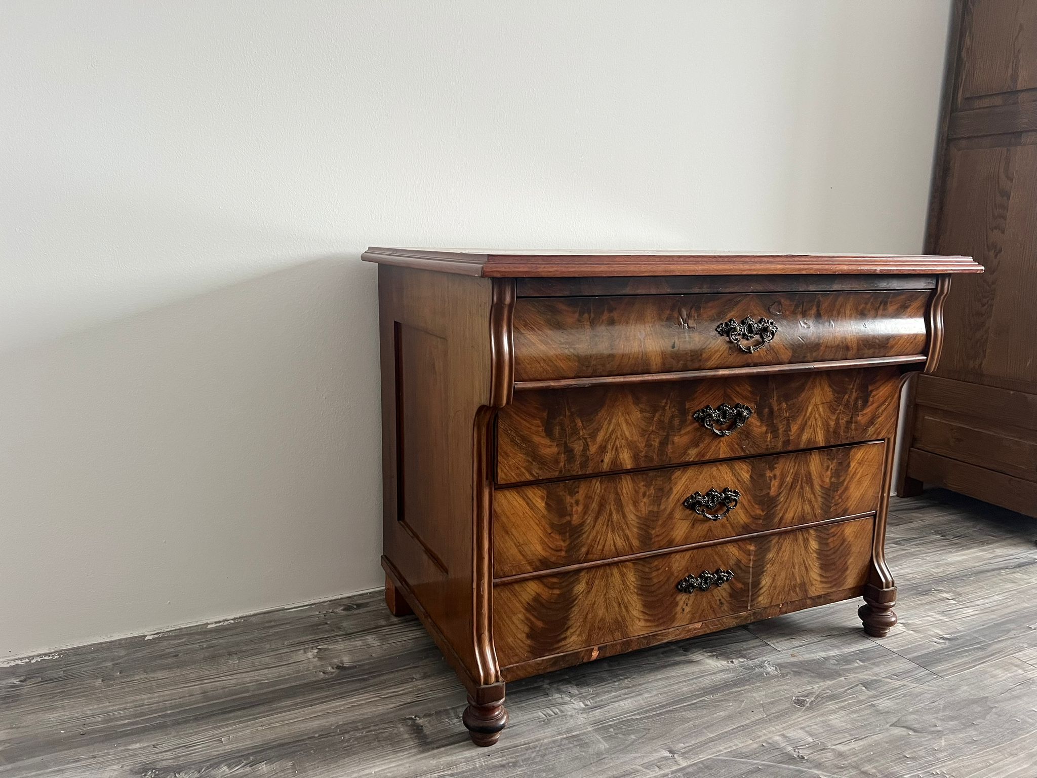 Klassieke Ladekast met Gebogen Laden 100x65x75 cm - Tweedehands