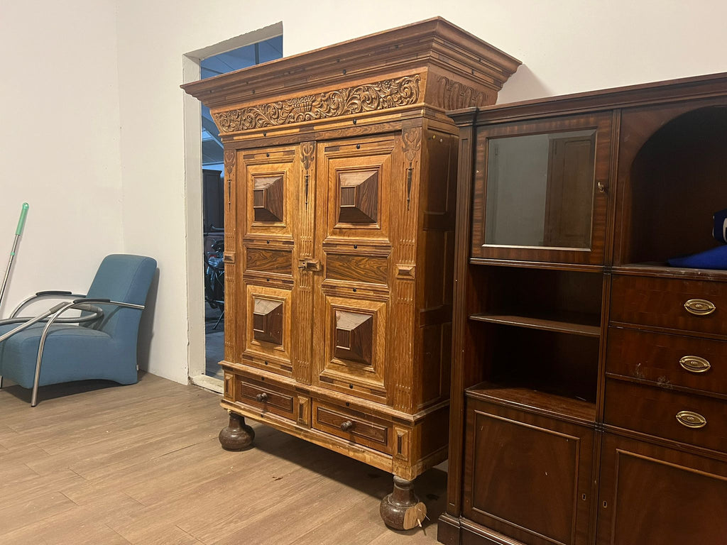 Imposante Houten Kast met Kroonlijst 115x45x175 cm - Tweedehands
