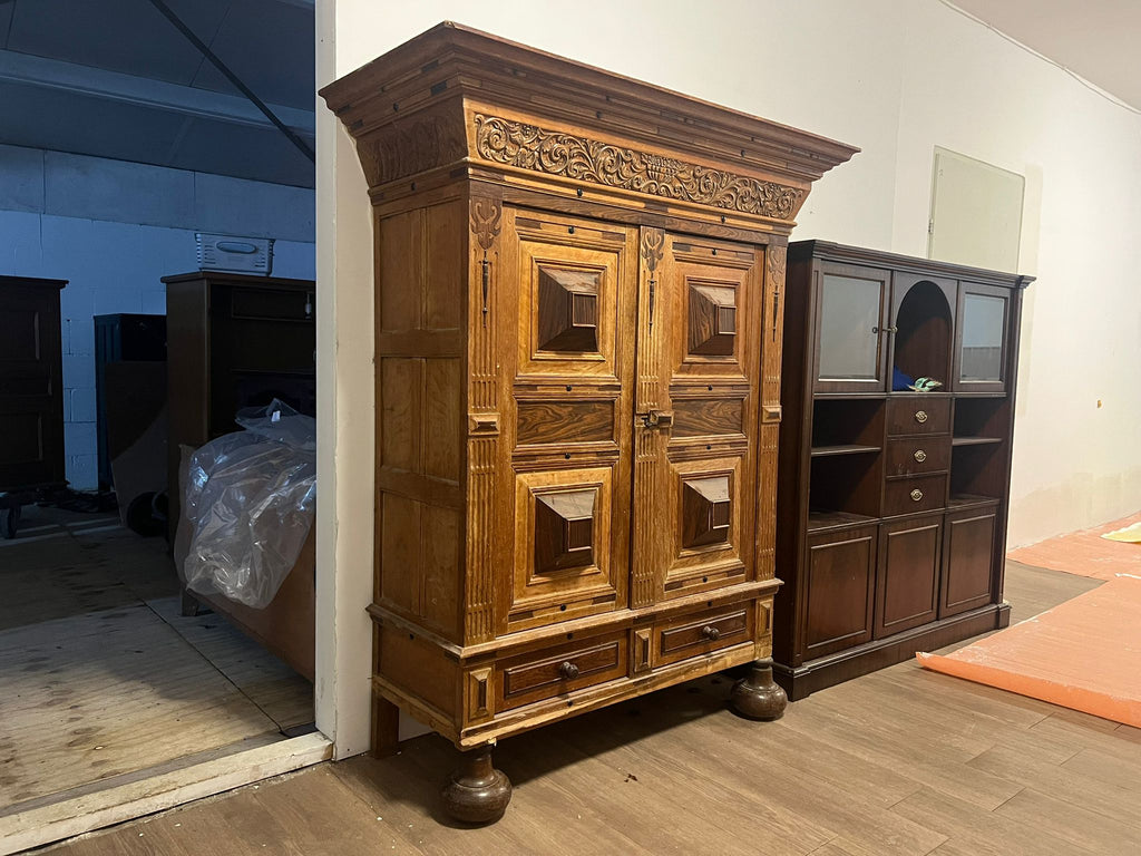Imposante Houten Kast met Kroonlijst 115x45x175 cm - Tweedehands