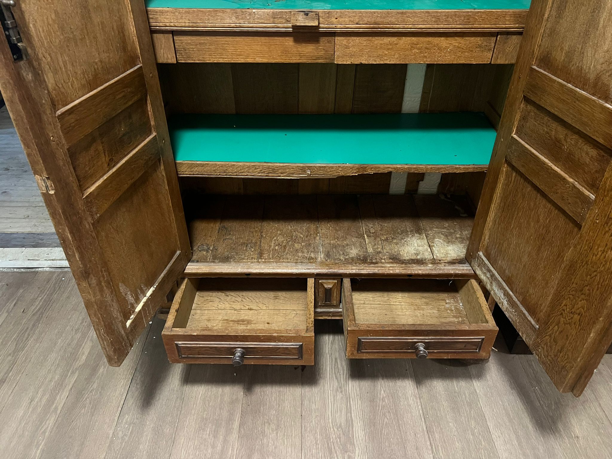 Imposante Houten Kast met Kroonlijst 115x45x175 cm - Tweedehands